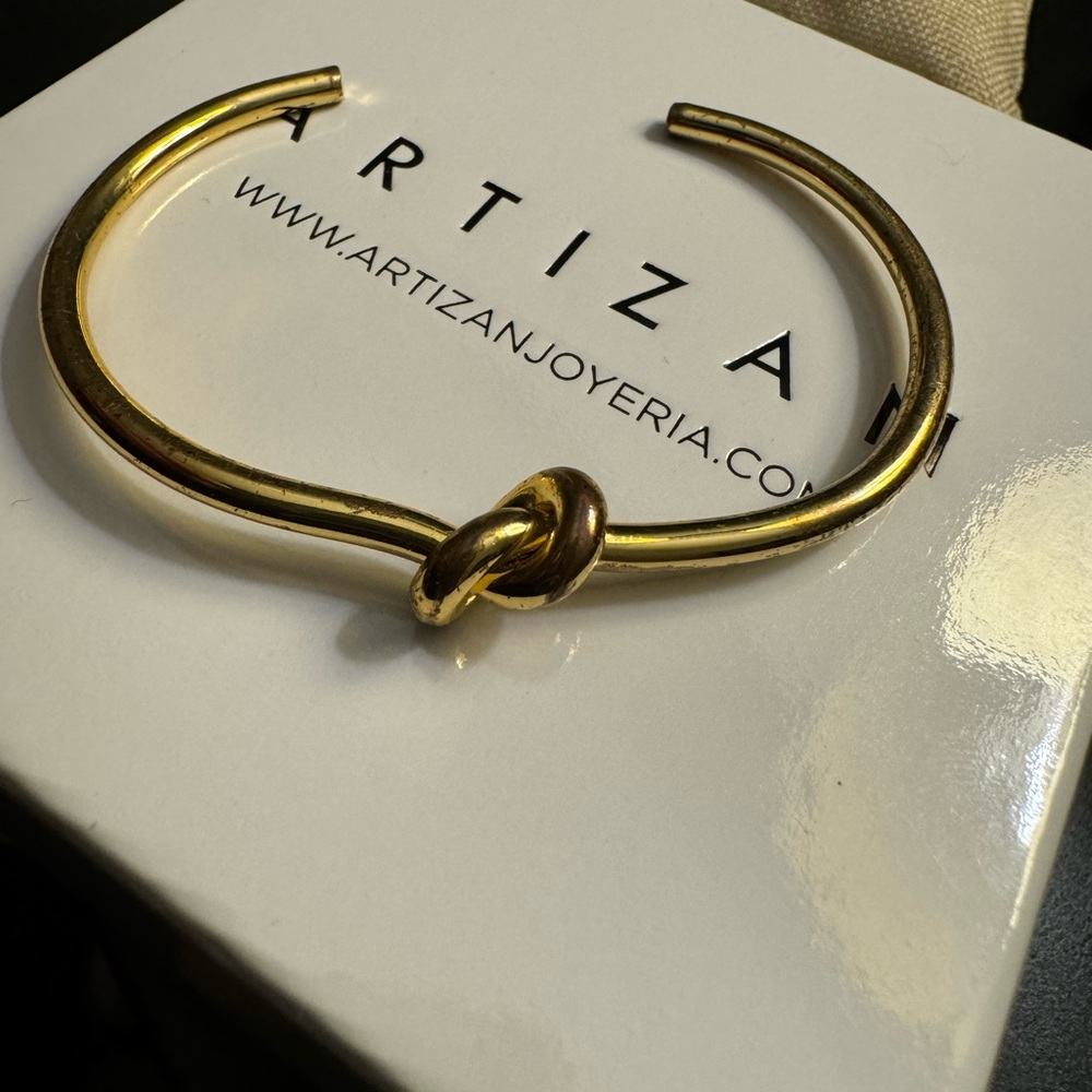Knot bracelet